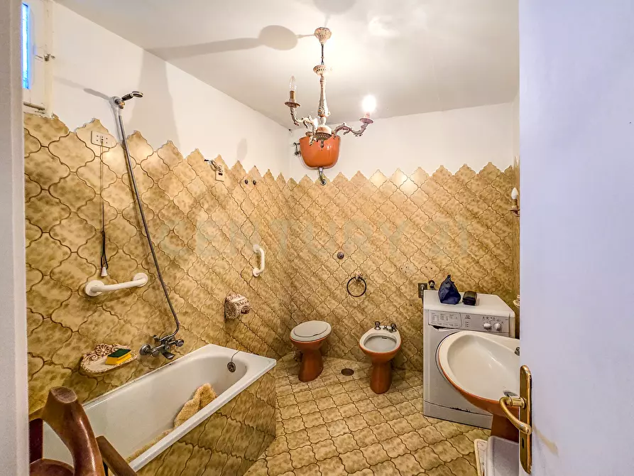 Immagine 9 di Bilocale in vendita  in Via delle Pieve 9 a Semproniano