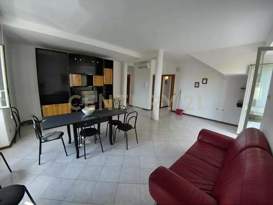 Immagine 25 di Villa in vendita  in Via Livorno 97 a Aci Castello