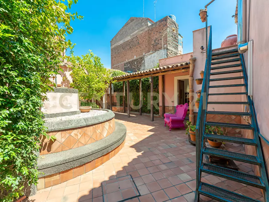 Immagine 13 di Locale commerciale in affitto  in Via Etnea 90 a Mascalucia