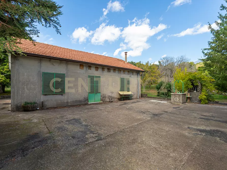 Immagine 13 di Villa in vendita  in Contrada Scolaro Cisterna a Adrano