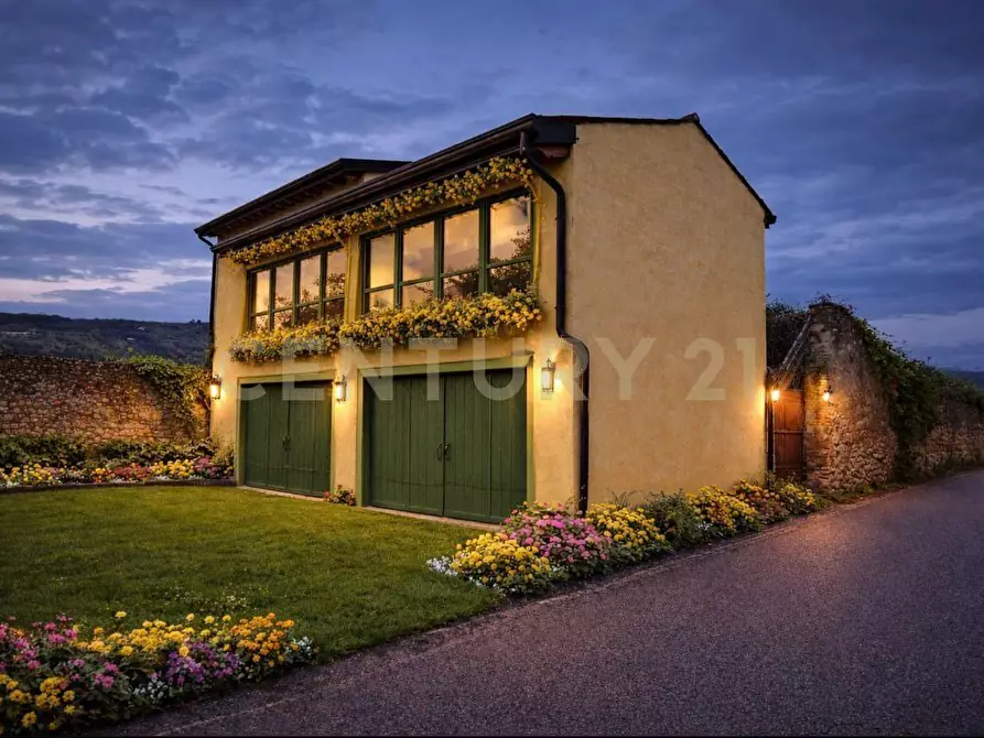 Immagine 3 di Villa in vendita  in Via Belvedere 183 a Verona