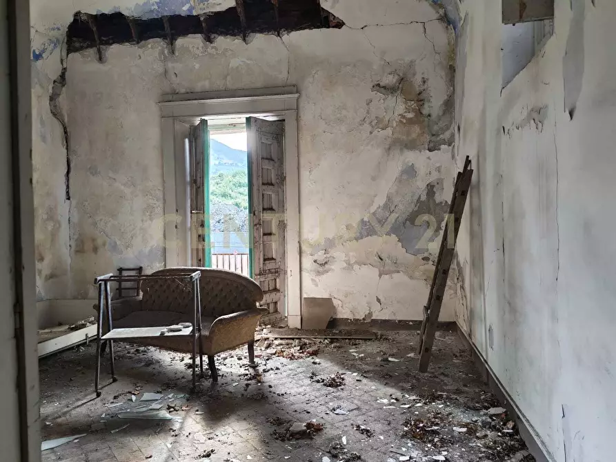 Immagine 30 di Casa indipendente in vendita  in Via Armando Diaz 262 a Zafferana Etnea