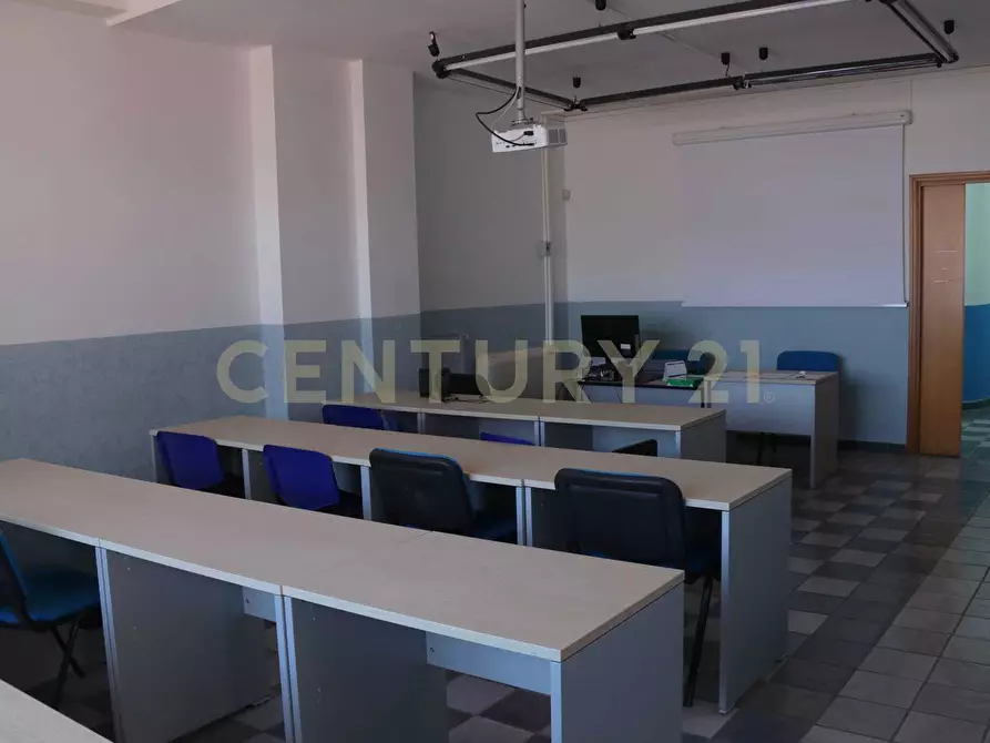 Immagine 34 di Attività commerciale in vendita  in Via Enrico Mattei 12 a Enna
