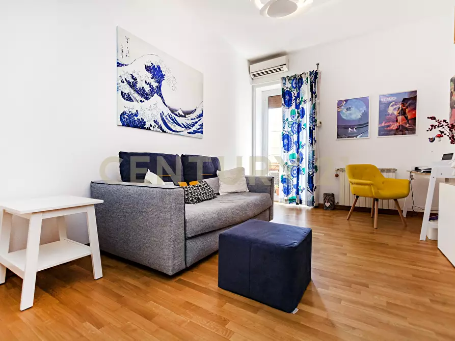 Immagine 2 di Trilocale in vendita  in Via Vetulonia 45 a Roma