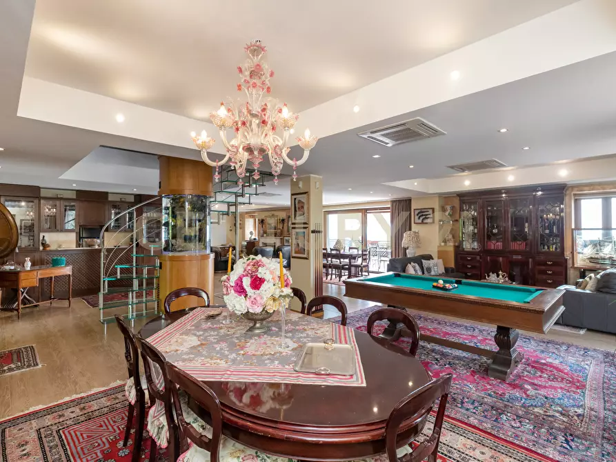 Immagine 18 di Villa in vendita  in Via Brinzio 20 a Aci Catena