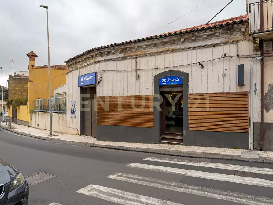 Immagine 4 di Pizzeria / Pub in vendita  in Via Umberto 80 a Sant'agata Li Battiati