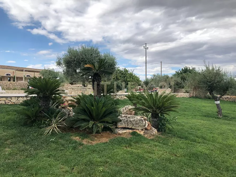Immagine 17 di Rustico / casale in vendita  a Noto