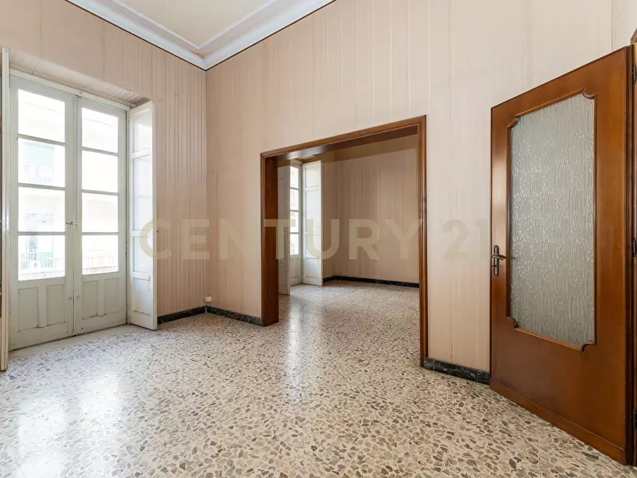 Immagine 11 di Pentalocale in vendita  in Via Milano 60 a Catania