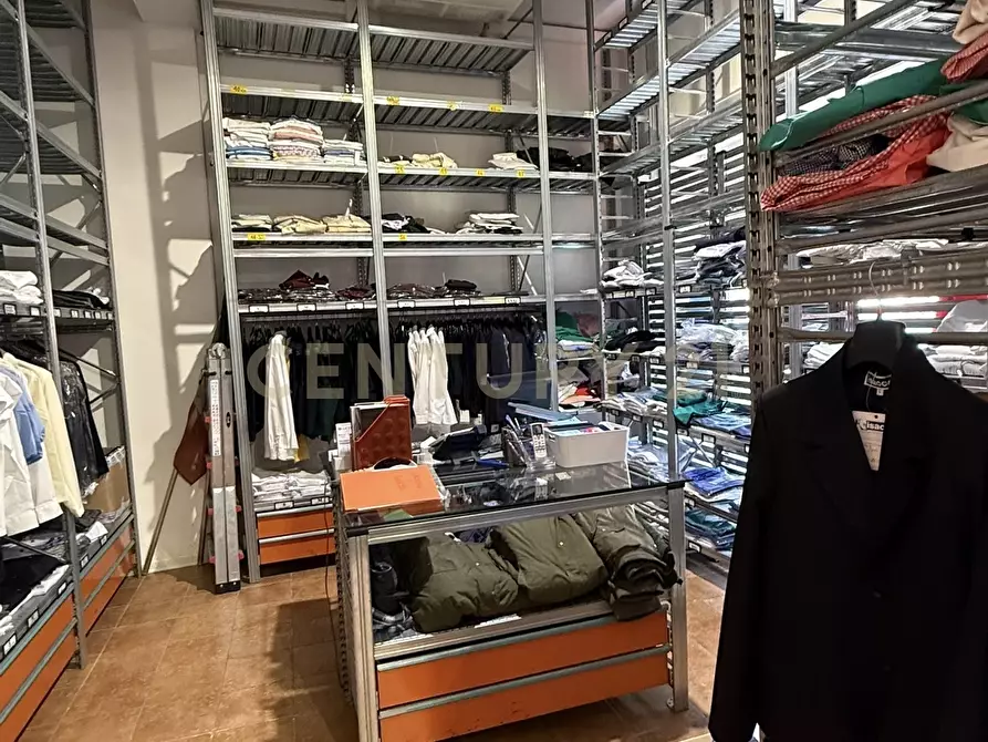 Immagine 15 di Attività commerciale in vendita  in Via Francesco Crispi 129 a Catania