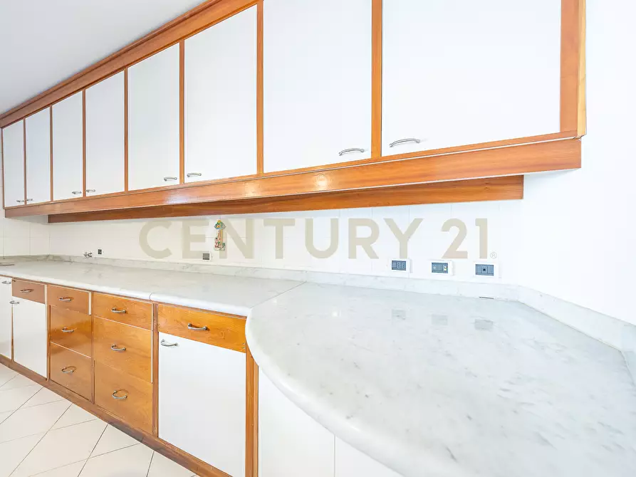 Immagine 36 di Pentalocale in vendita  in Via della Croce 71 a Roma