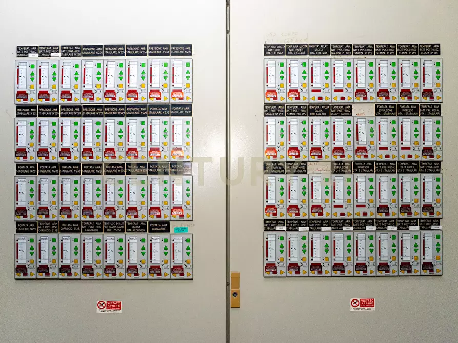 Immagine 63 di Attività artigianale in vendita  in Strada III Mimosa 14 a Catania