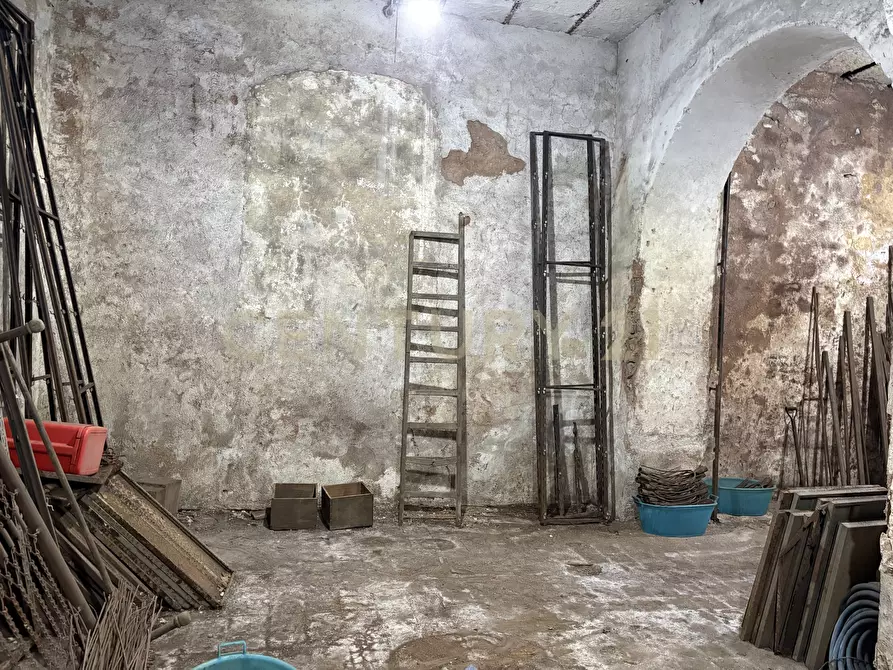 Immagine 39 di Locale commerciale in vendita  in Via 6 Aprile 59 a Catania