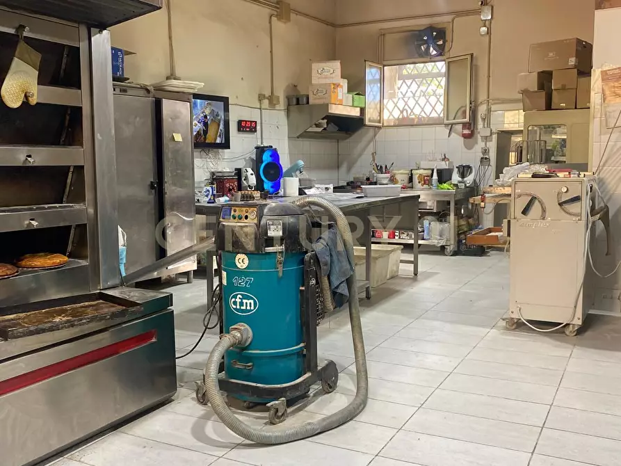 Immagine 22 di Locale commerciale in vendita  in via zia lisa 181 a Catania