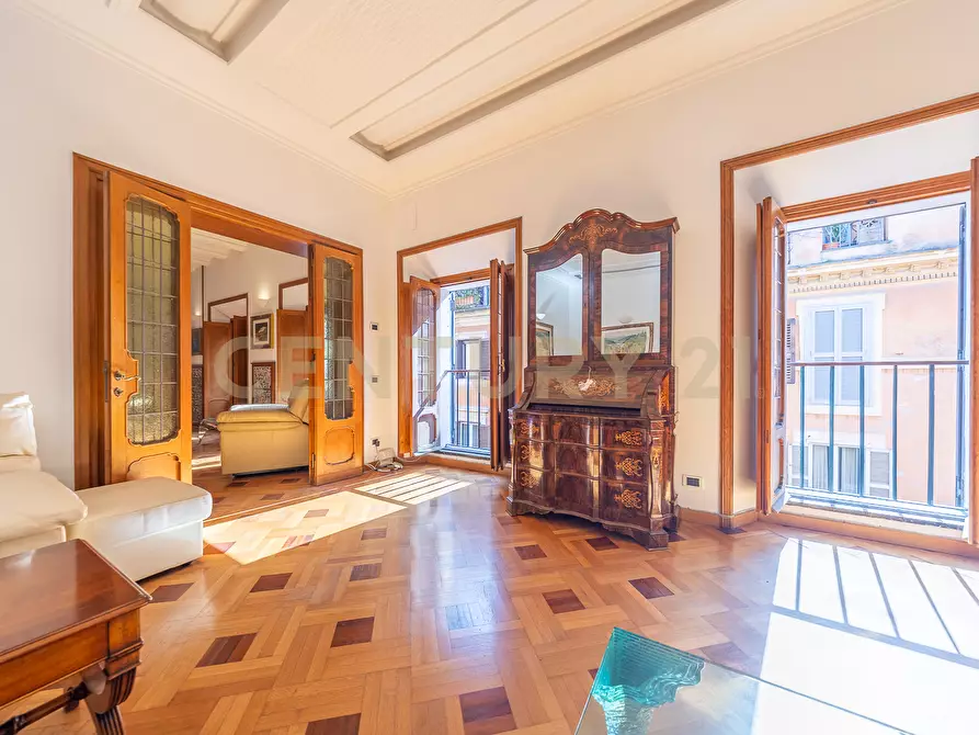 Immagine 14 di Pentalocale in vendita  in Via della Croce 71 a Roma