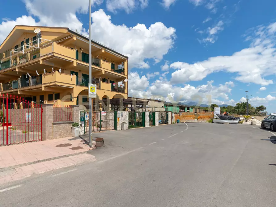 Immagine 5 di Bilocale in vendita  in Via Lungomare 2 a Sant'alessio Siculo