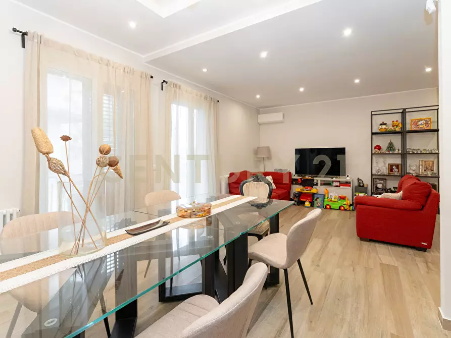 Immagine 12 di Quadrilocale in vendita  in Via Ludovico Ariosto 27 a Acireale