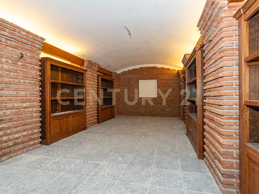 Immagine 52 di Villa in vendita  in SS284 a Adrano