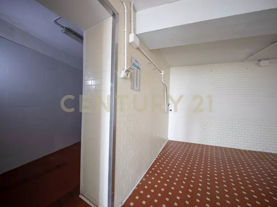 Immagine 17 di Locale commerciale in vendita  in Via Nemorense 19 a Nemi