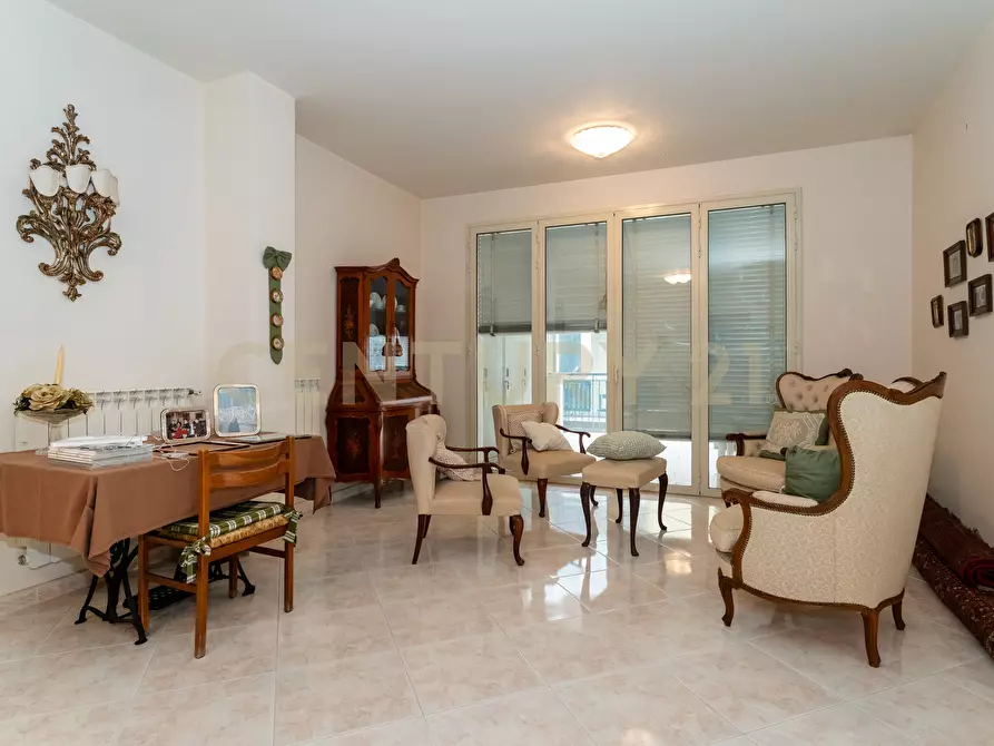 Immagine 3 di Pentalocale in vendita  in Via Archimede sn a Carlentini