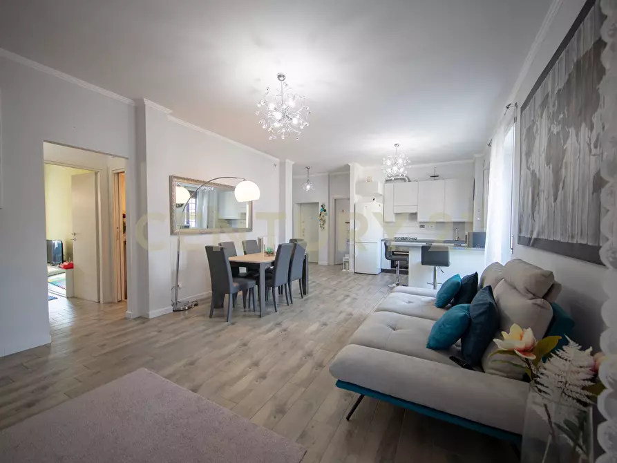 Immagine 5 di Quadrilocale in vendita  in Viale della Venezia Giulia 151 a Roma