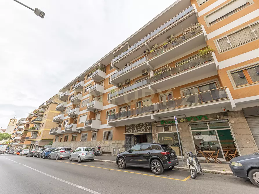 Immagine 17 di Quadrilocale in vendita  in Via Leon Pancaldo 26 a Roma