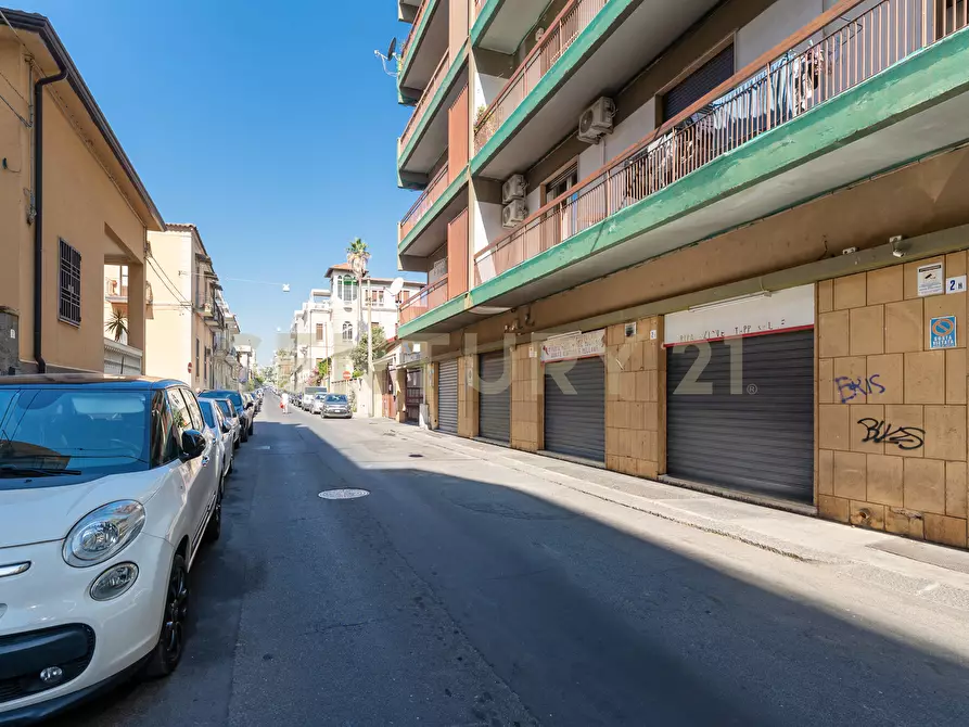 Immagine 1 di Locale commerciale in vendita  in Via Bronte 2 a Catania