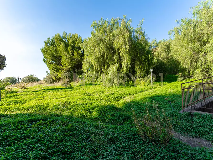 Immagine 42 di Pentalocale in vendita  in Viale Nitta 16b a Catania