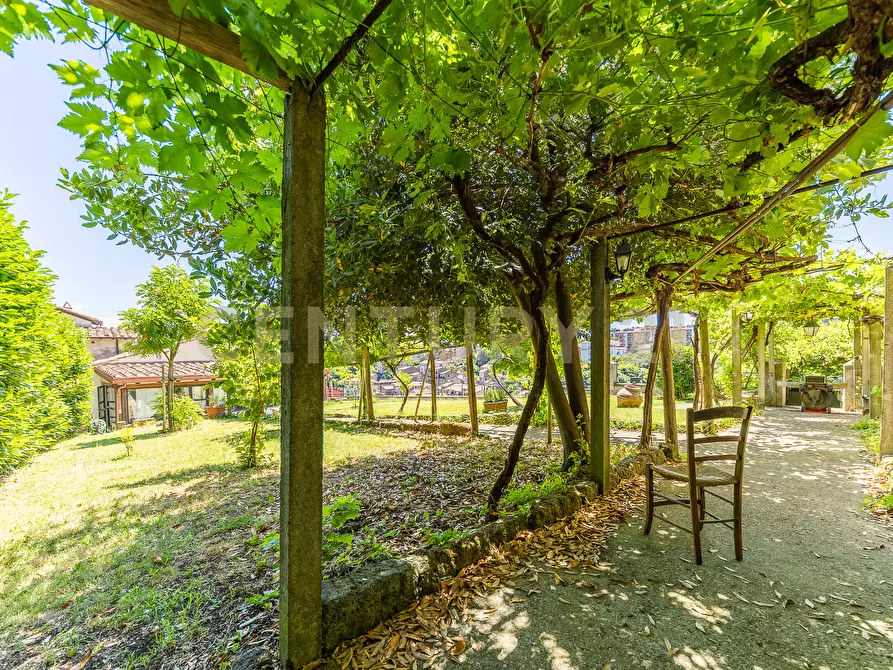 Immagine 3 di Villa in vendita  in Viale Giuseppe Mazzini 36 a Viterbo