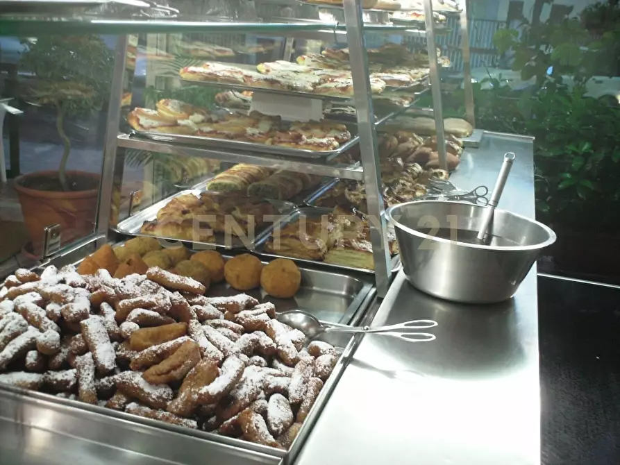 Immagine 24 di Pizzeria / Pub in vendita  in Via della Regione 1 a San Giovanni La Punta