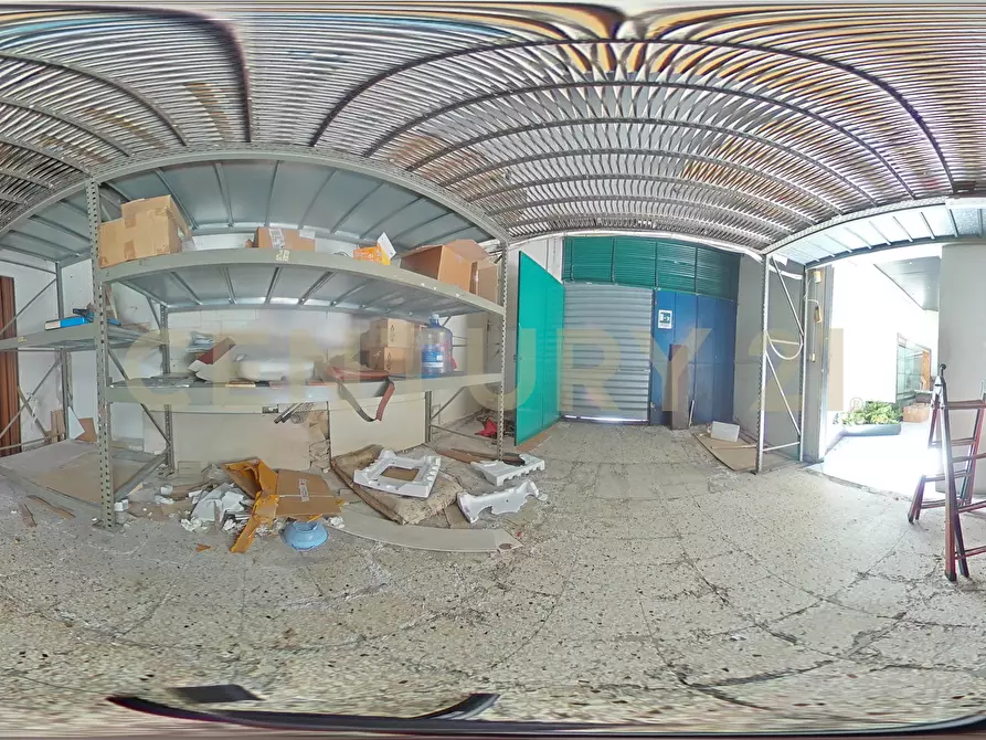 Immagine 51 di Magazzino in vendita  in Via Convento del Carmine 6 a Tremestieri Etneo