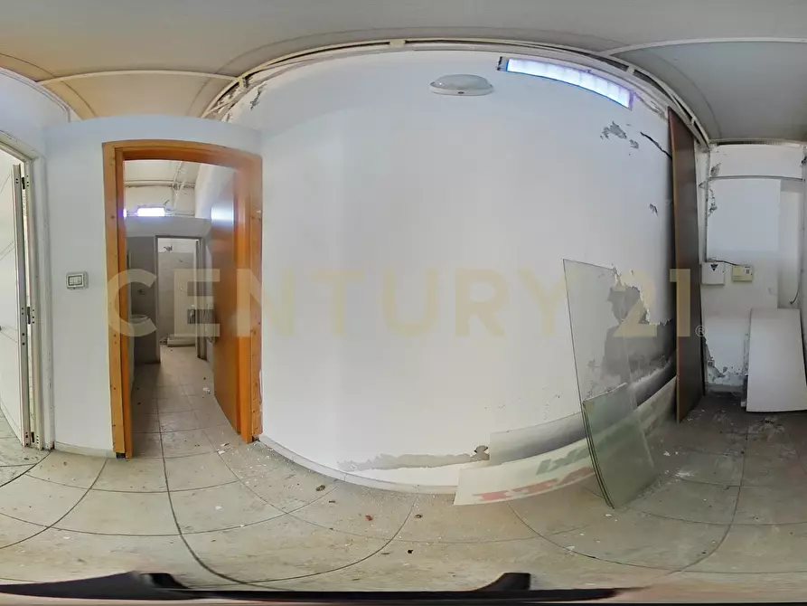 Immagine 40 di Locale commerciale in vendita  in Via Duca Degli Abruzzi 231 a Catania