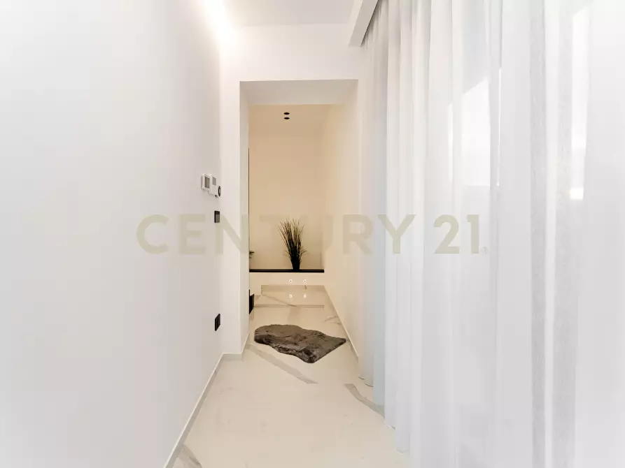 Immagine 71 di Villa in vendita  in Via Sant' Andrea 8 a Catania