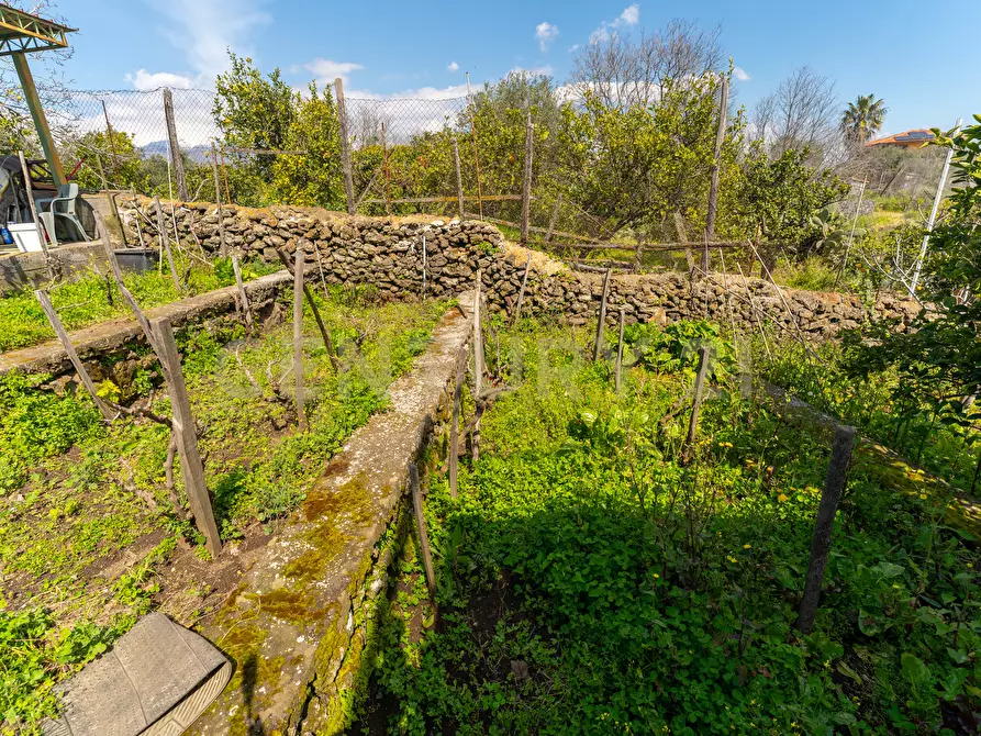 Immagine 15 di Villa in vendita  in Via Ramondetta 47 a Aci Sant'antonio