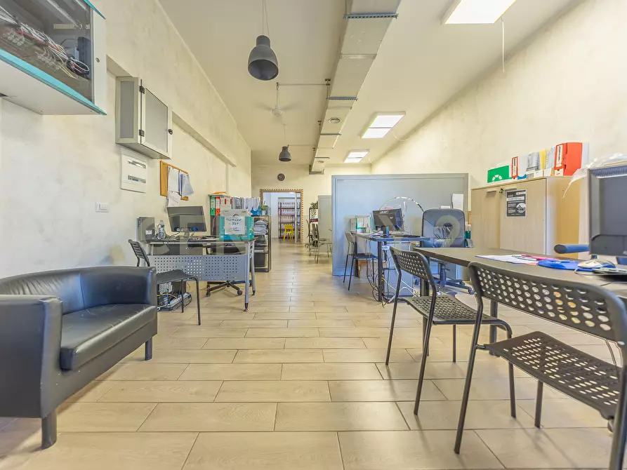 Immagine 1 di Locale commerciale in vendita  in VIA AUGUSTA GENINA 16 a Roma