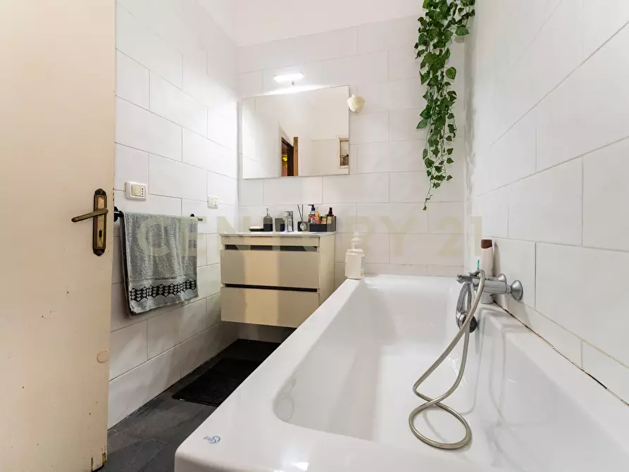 Immagine 18 di Casa indipendente in vendita  in Piazza Guglielmo Marconi 1 a Camporotondo Etneo
