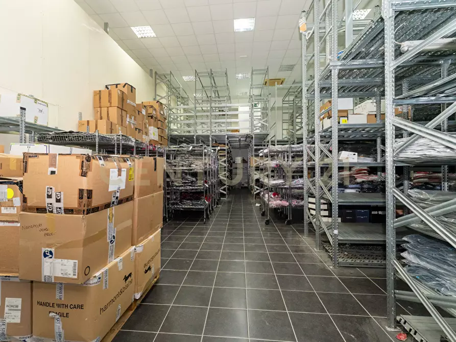 Immagine 30 di Attività commerciale in vendita  in Viale del Commercio a Misterbianco