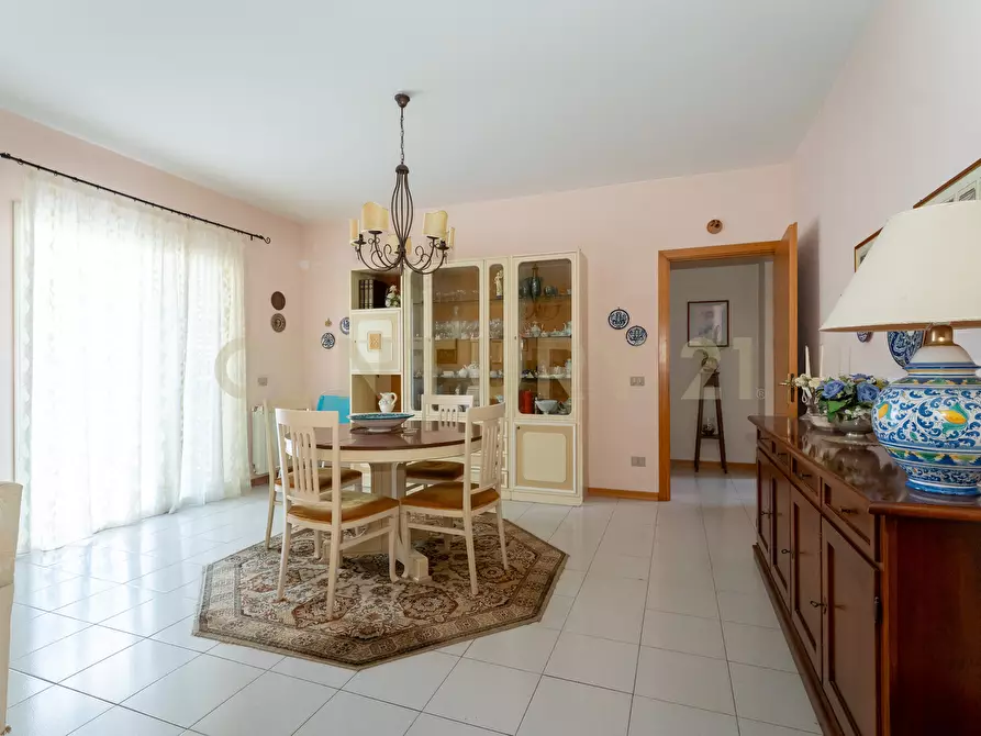 Immagine 5 di Pentalocale in vendita  in Via Nino Martoglio 13 a Valverde