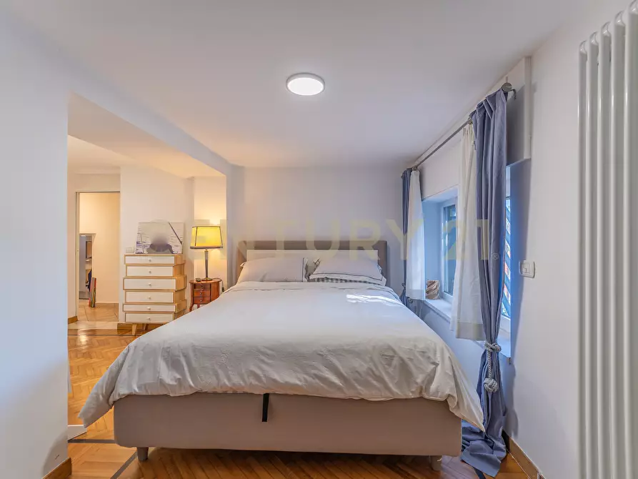 Immagine 53 di Bilocale in vendita  in Via la Sila 14 a Roma