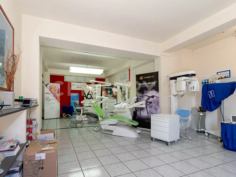 Immagine 7 di Pentalocale in vendita  in Via Pietra dell'Ova 396396 a Tremestieri Etneo