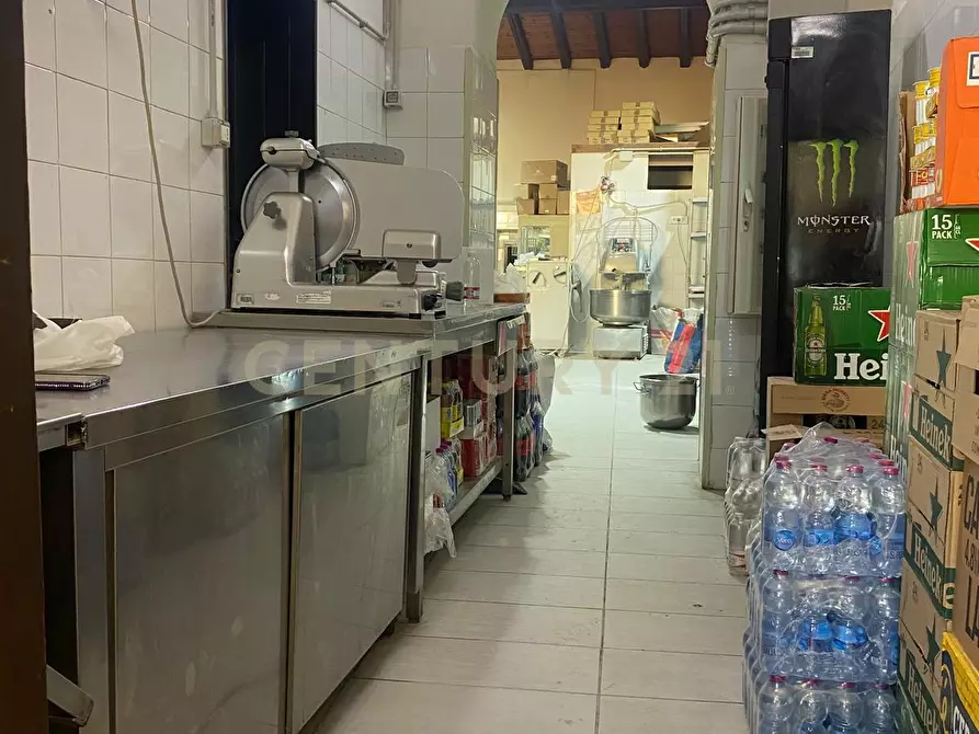 Immagine 2 di Locale commerciale in vendita  in via zia lisa 181 a Catania