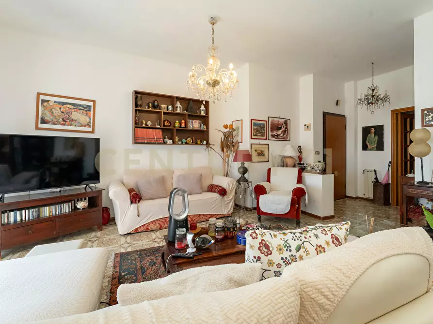 Immagine 13 di Pentalocale in vendita  in Via Cristoforo Colombo 1 a San Gregorio Di Catania