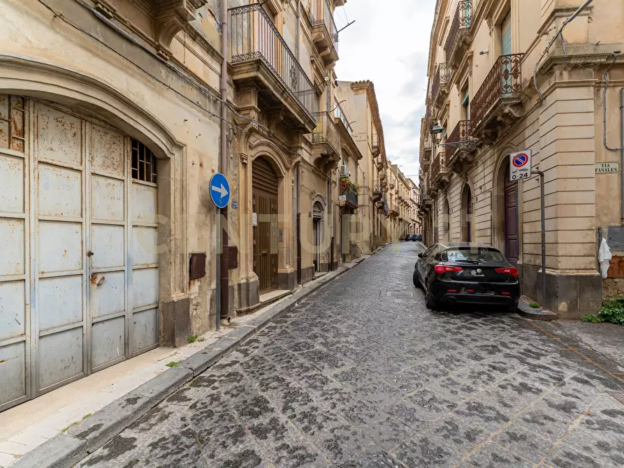 Immagine 4 di Appartamento in vendita  in VIA LUIGI STURZO 129 a Caltagirone