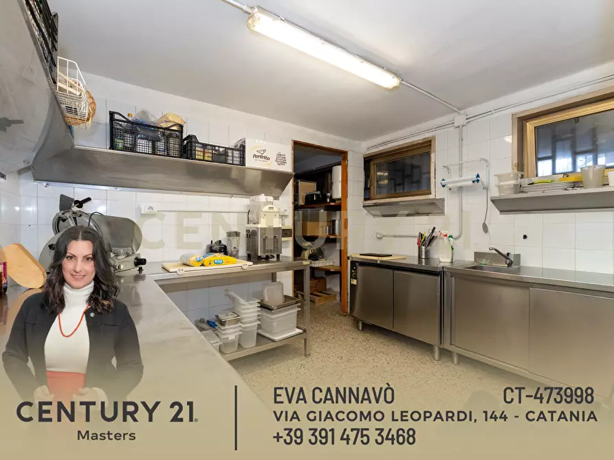 Immagine 35 di Bar / Ristorante in vendita  in Piazza Tivoli 4 a Tremestieri Etneo