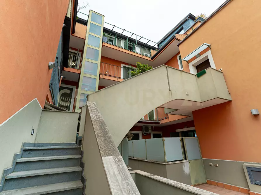 Immagine 21 di Attico in vendita  in Via Maria Gianni 85 a Catania