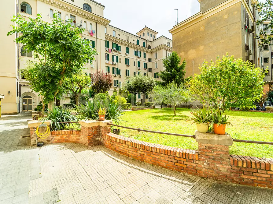 Immagine 34 di Trilocale in vendita  in Via Pietro Giannone 27 a Roma
