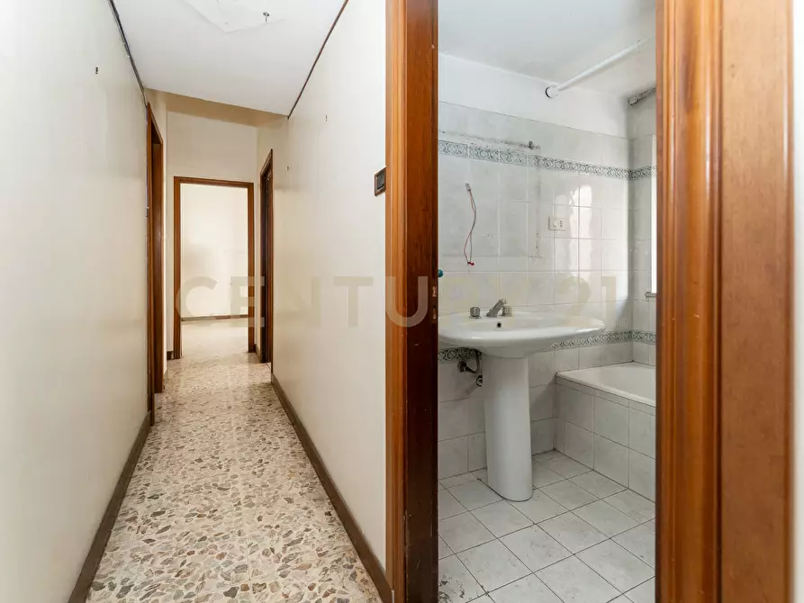 Immagine 25 di Pentalocale in vendita  in Via Milano 60 a Catania