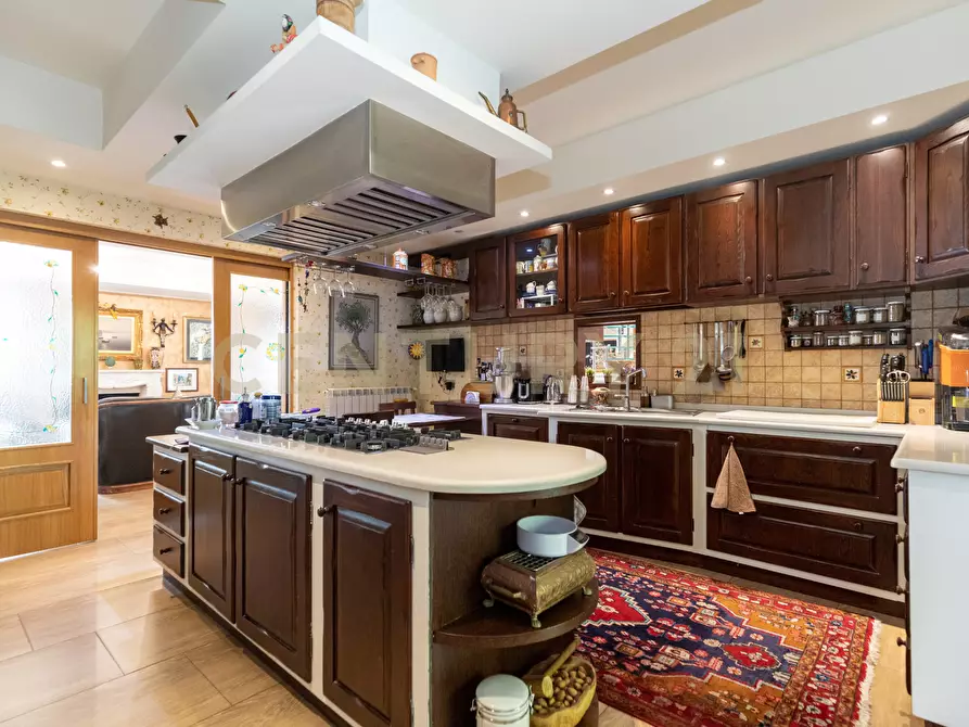 Immagine 32 di Villa in vendita  in Via Brinzio 20 a Aci Catena