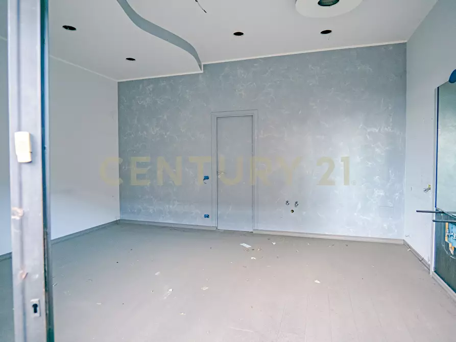 Immagine 2 di Locale commerciale in vendita  in Via Provinciale 194 a Santa Venerina