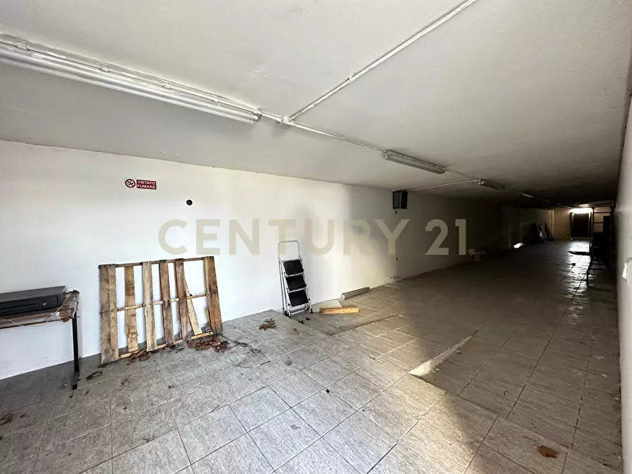 Immagine 31 di Locale commerciale in vendita  in Via Partenope 2 a Anzio