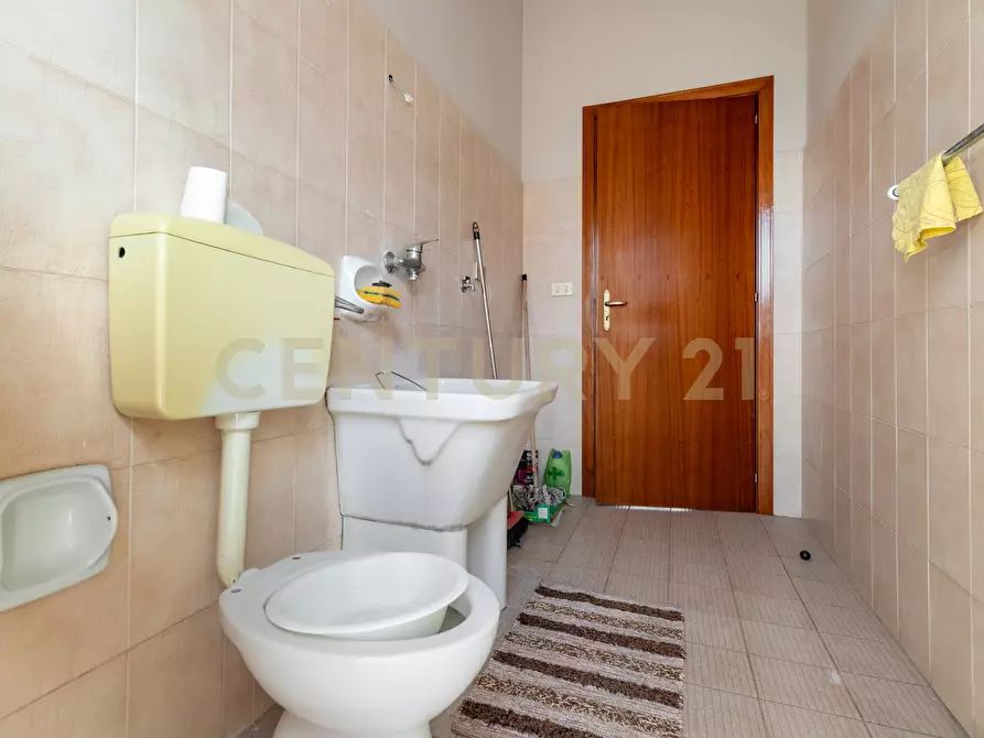 Immagine 13 di Pentalocale in vendita  in Via Casale dei Greci 34 a Adrano